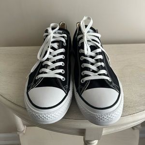 Converse Chuck Taylor All Star Low Top Shoe in Black/Never worn/size 15 women’s